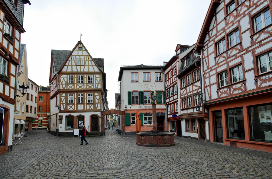 Durch die Altstadt mit ihren lauschigen Gassen zum Augustinerkeller