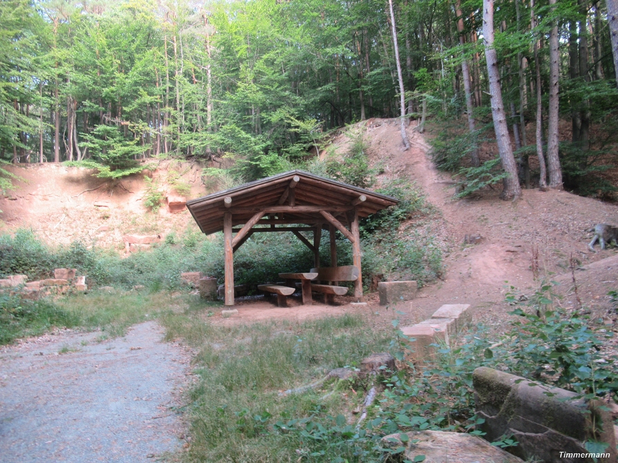 Steinbruch ganz tief im Wald am Ende des Raibacher Tals