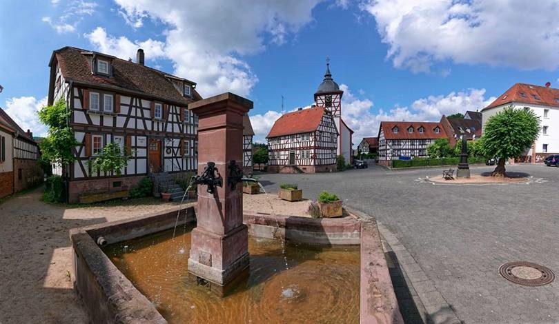 Heubach, Dorfbrunnen, Marktplatz, evangelische Kirche