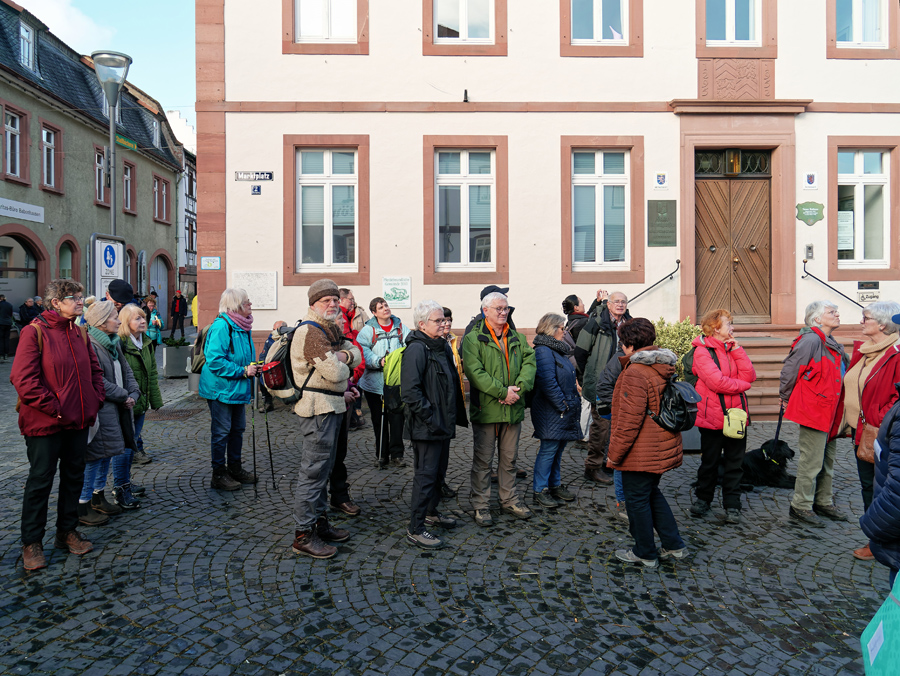 10km Wandergruppe am Rathaus