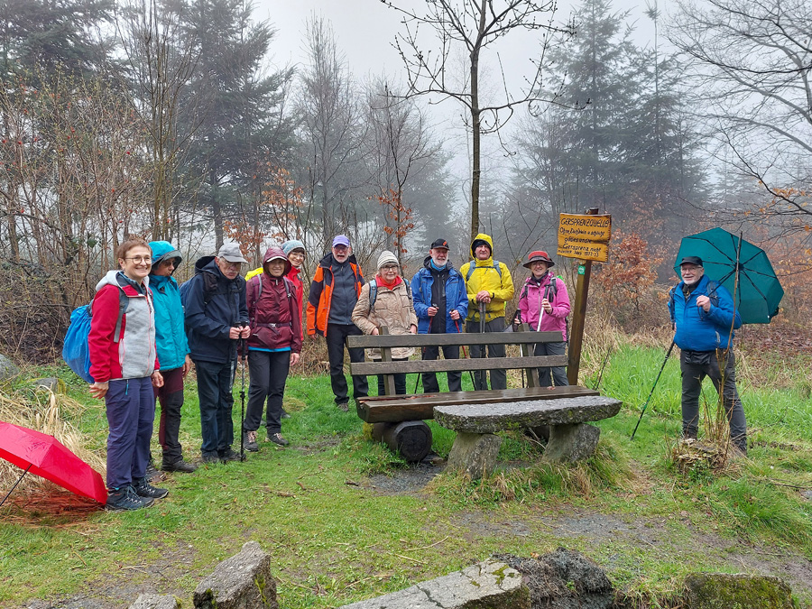 15km-Wandergruppe-an-der-Gersprenzquelle