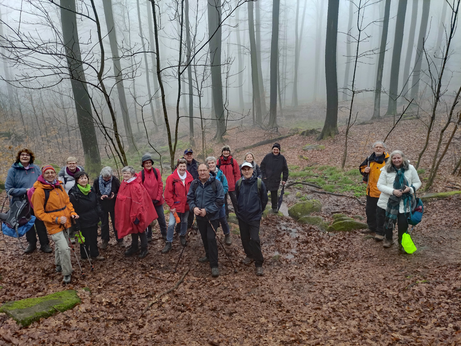 12km-Wandergruppe-an-der-Modauquelle