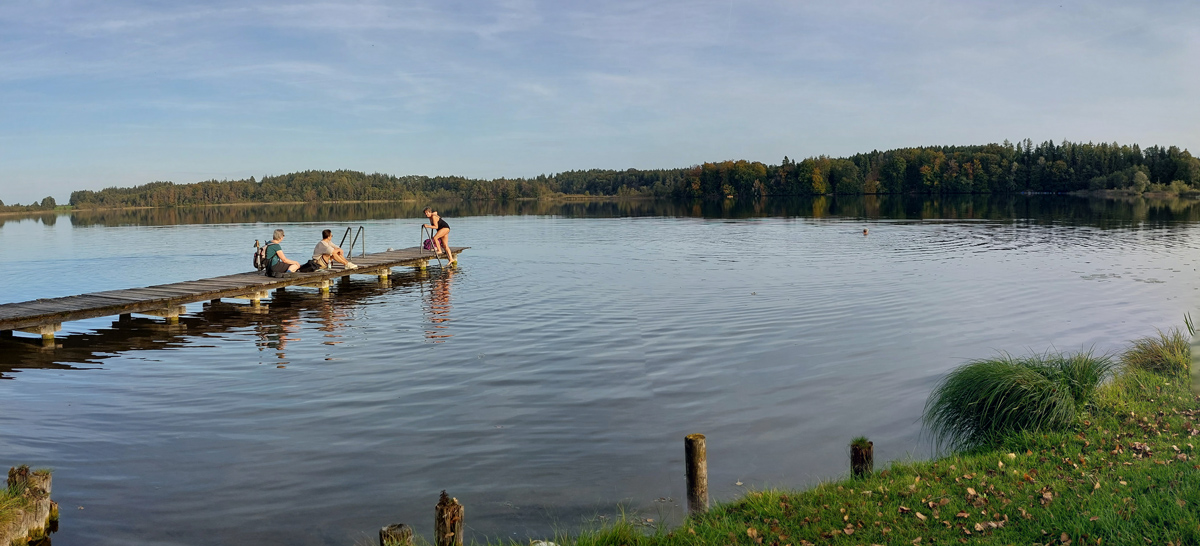 abendliches-Baden-im-Pelhamer-See