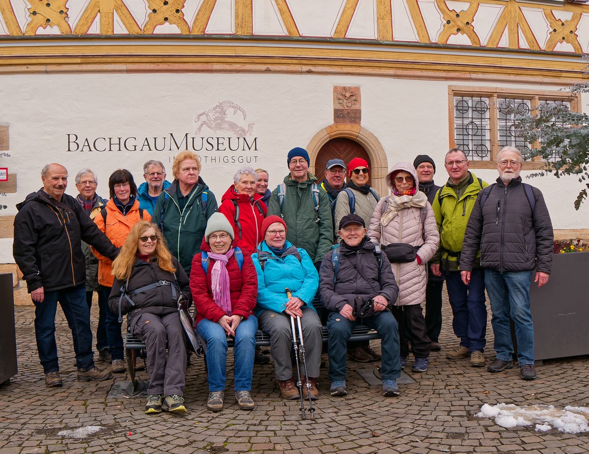 vor dem Bachgaumuseum in Großostheim