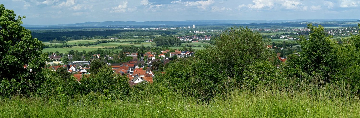 Blick vom Rehberg auf Roßdorf, Dieburg und den Spessart (Panorama)