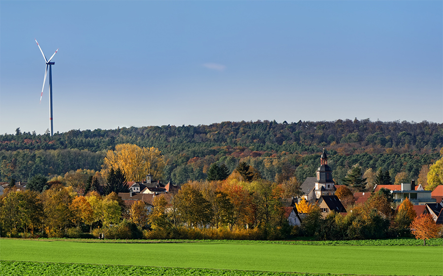 Gundernhausen-Kirche-und-Windrad.jpg