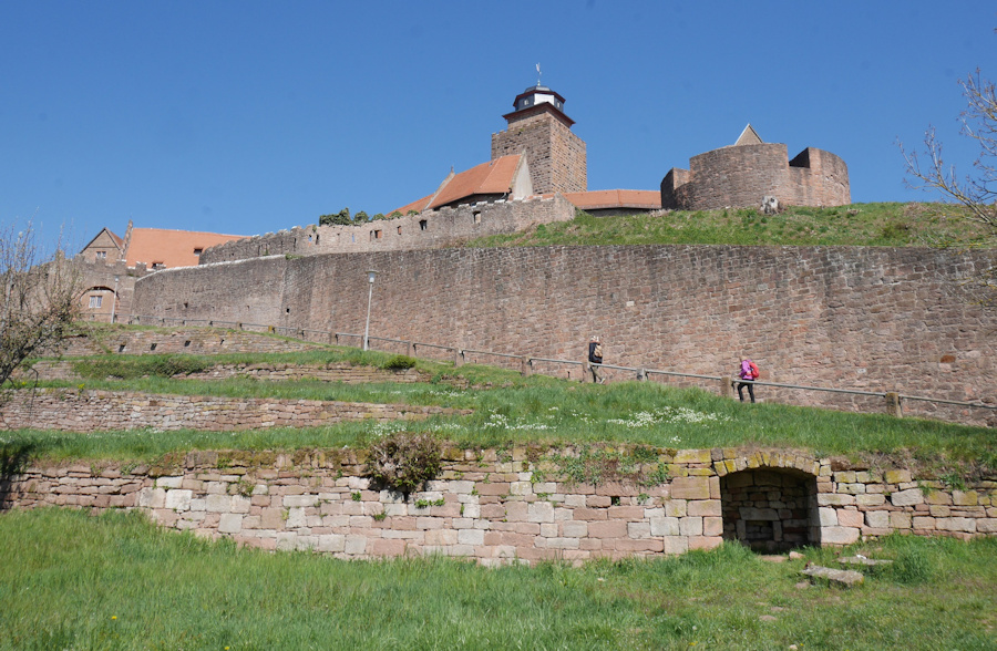 BurgBreuberg-Mauer.jpg